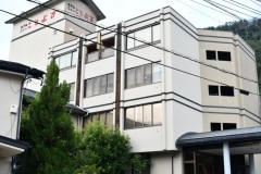 ２
